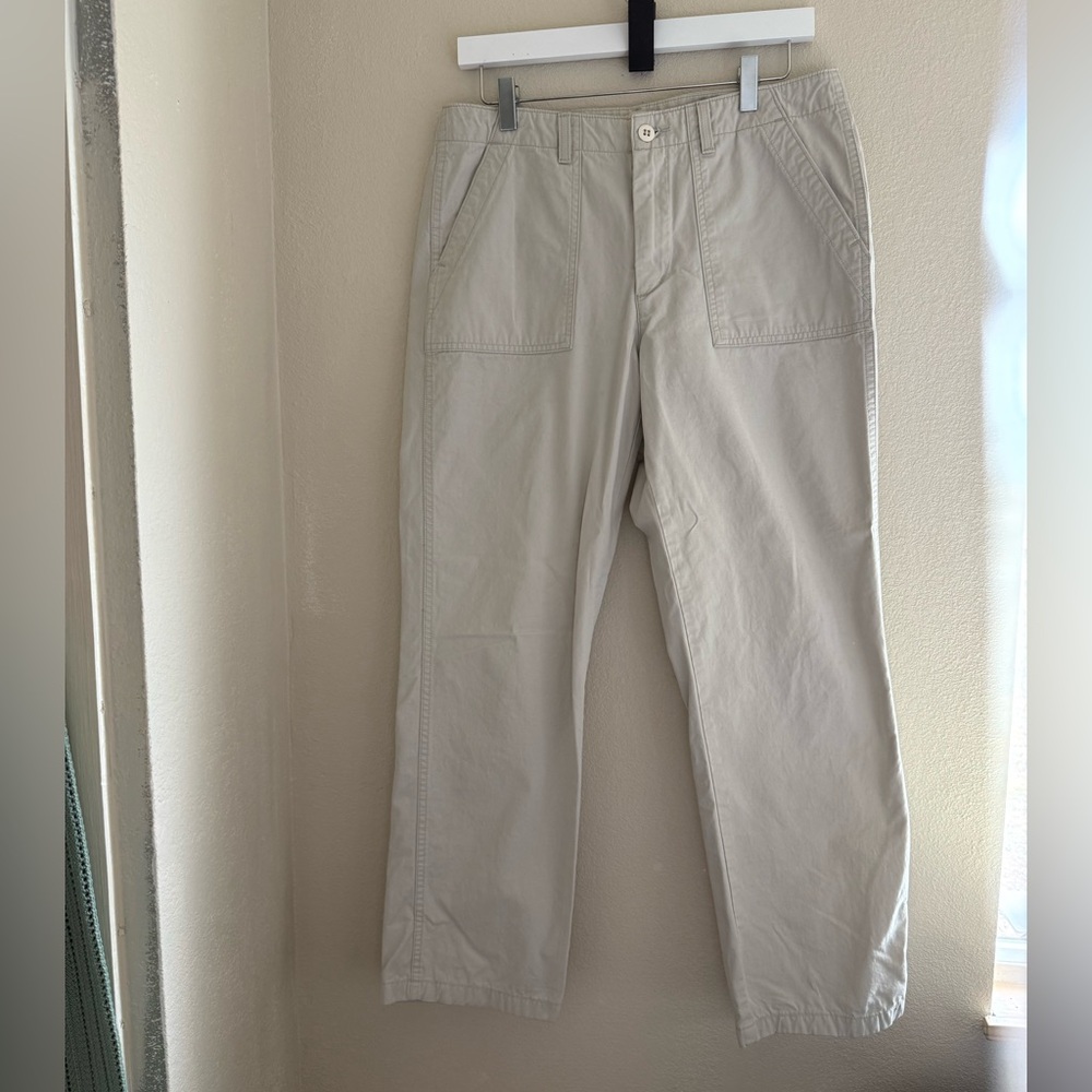 Levi's- SZ 28- Light Gray Chinos